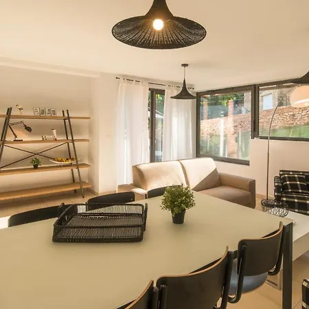 Appartement Côté Jardin Avec Jacuzzi Privatif Et Parking Privé *
