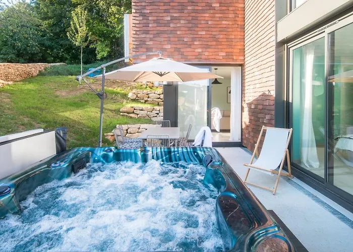 Cote Jardin Avec Jacuzzi Privatif Et Parking Prive Sarlat-la-Canéda